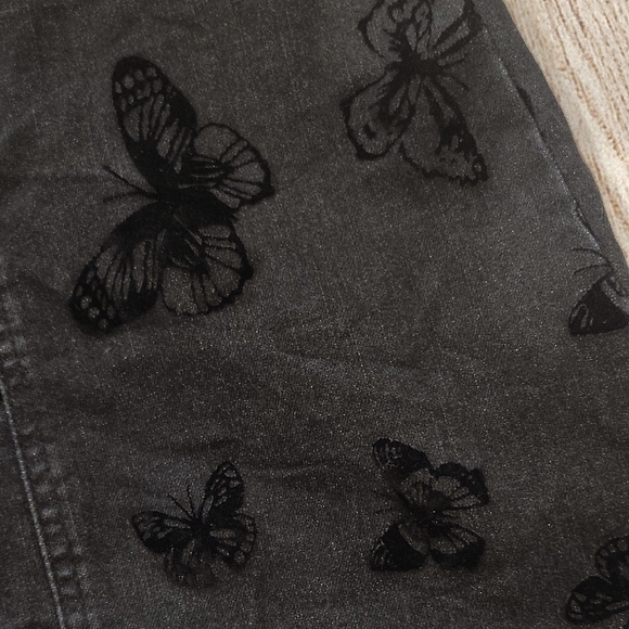 Kids Black Butterfly Print Overalls - Picture 4 of 5